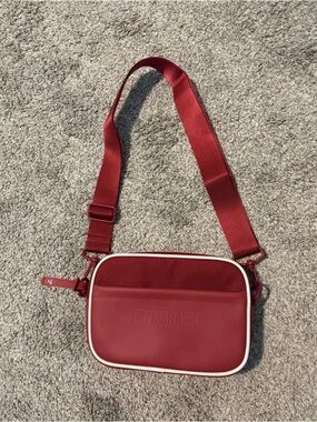 Gymshark Women’s Everyday Camera Bag Athletic Burgundy NEW
